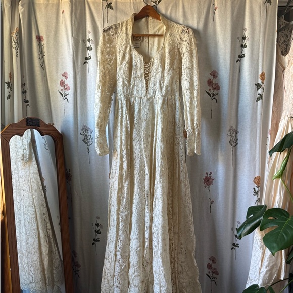 Gunne Sax Dresses & Skirts - 1970’s Gunne Sax by Jessica Cream Lace Long Sleeve Lace Up Dress